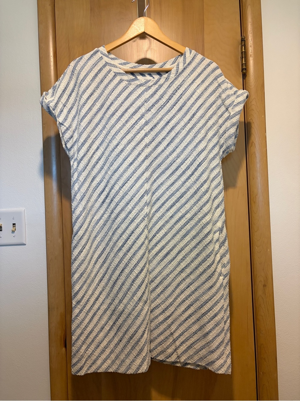 Lou & Grey Blue & White Diagonal Stripe Boucle Knit Shift Dress with pockets